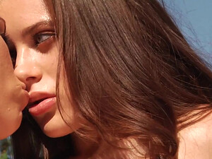 Классное порно втроём с аналом