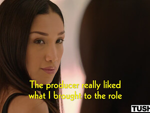 Милая телочка кайфует от анального порева