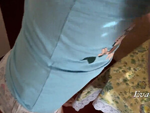 Грабитель надел на хозяйку наручники и жестко выебал в анал на кухне