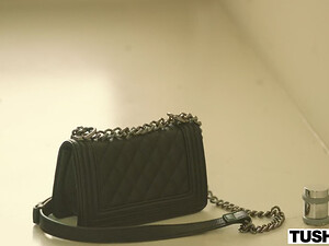 Брюнетка делает минет и хочет анального порно