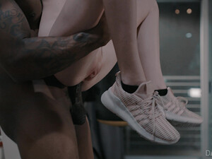 Черный хуй в анал красивой телочки