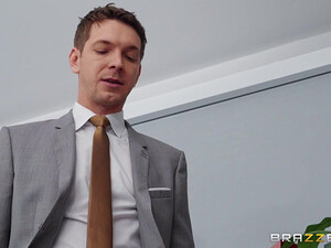 Леха Маетный выебал в жопу секретаршу в черных сапожках, пока не было работы