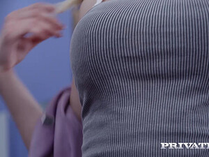 Анал на работе с молодым клиентом не стал преградой для блондинки из салона красоты