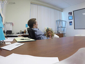 Скрытая камера сняла анальный секс сотрудников