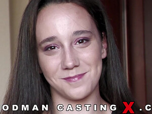 Тинка знакомится с Вудманом перед тем как ебаться в попку с ним и его другом