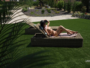 Дорогая любовница и минет сделает и в жопу даст если окажется на Мальдивах