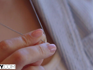 Страстный анальный секс с незнакомцем помог красотке забыть о расставании