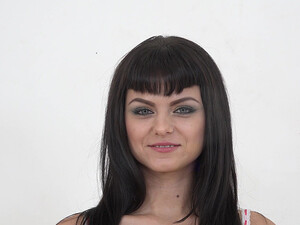 Брюнетка Соня Дурганова кончает на анальном кастинге с негром